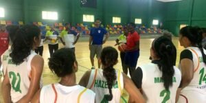 Sri Lanka’s national basketball players getting pointers and tips from the U.S. Sports Envoys.